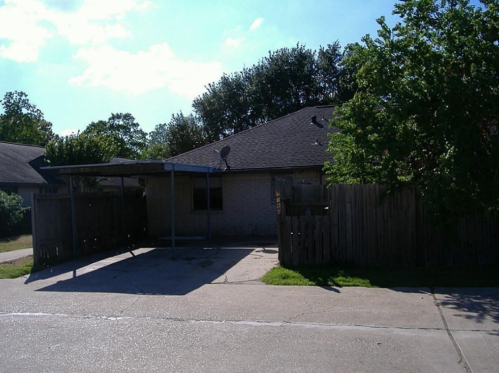 7168 Crownwest St, Houston TX  77072-2200 exterior