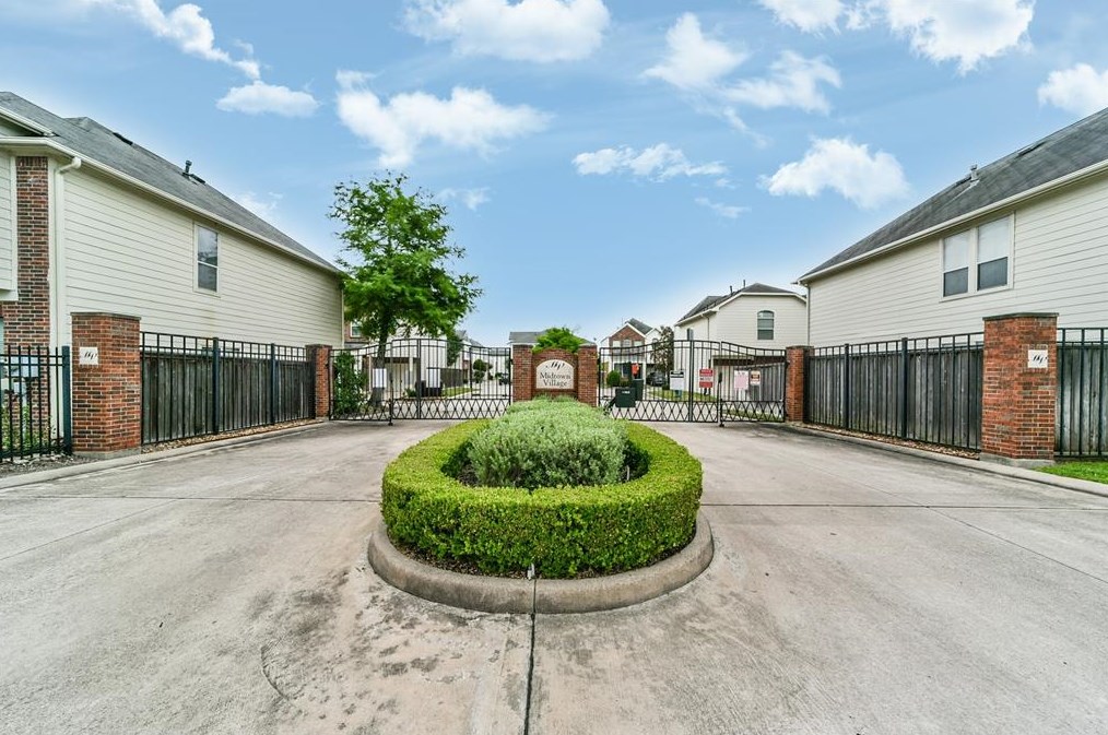 1731 Aden Mist Dr, Houston, TX 77003-5358
