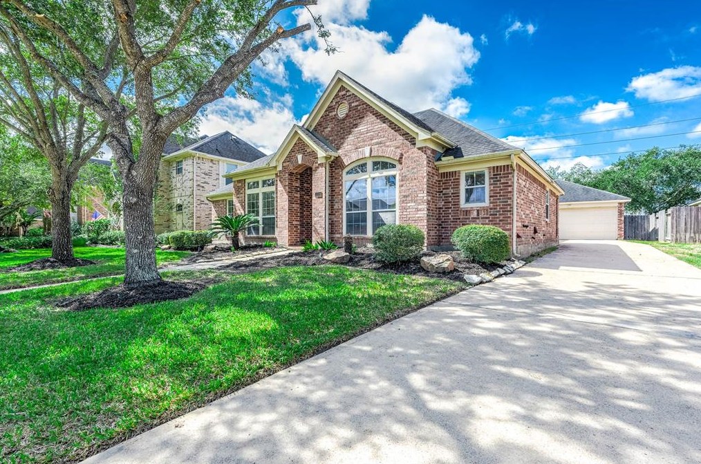 3314 Waters Edge Dr, Manvel, TX 77578