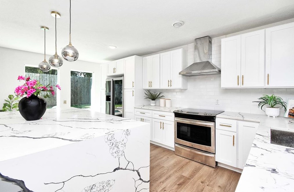 10107 Burgoyne Rd, Houston, TX 77042-2935