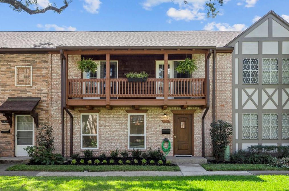 2207 Triway Ln, Houston, TX 77043-2104