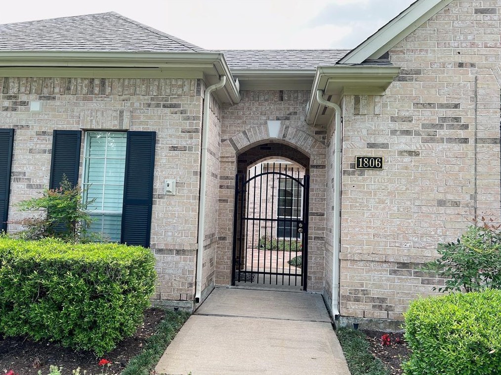 1806 Rock Spring Ct, Sugar Land, TX 77479