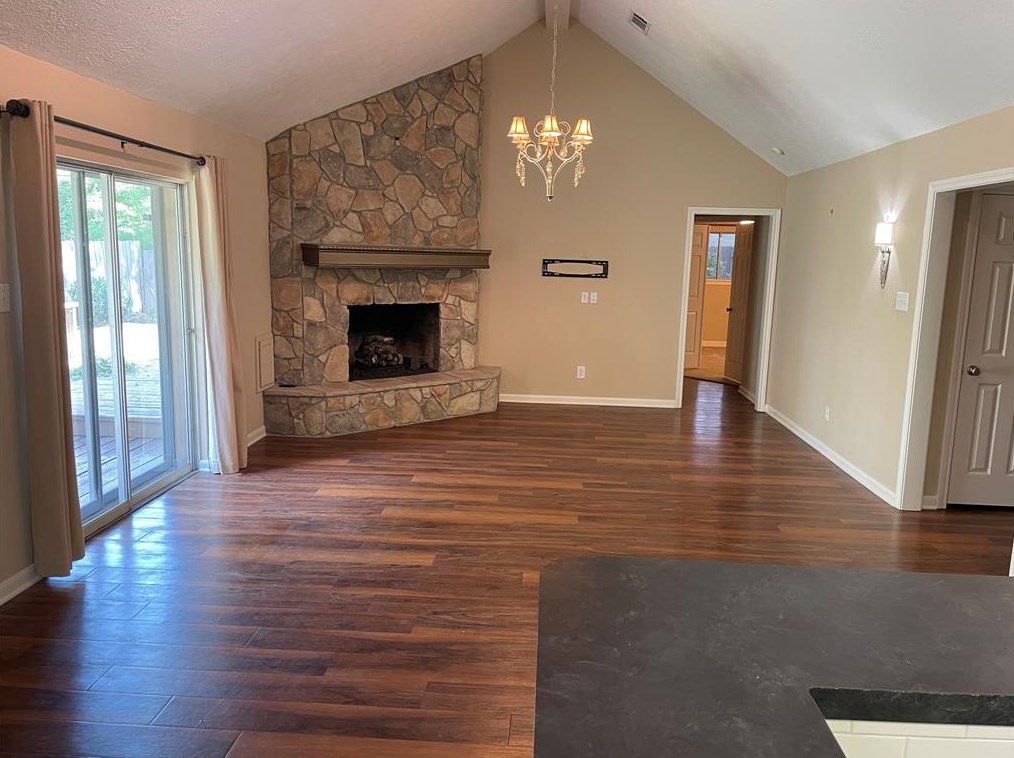 5 Robinhood Dr, Conroe, TX 77301