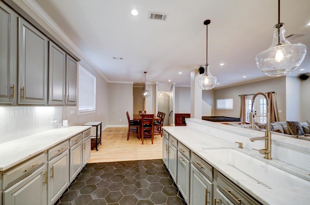 3010 Chenevert St, Houston TX  77004-4125 exterior