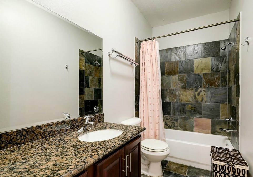 3010 Chenevert St, Houston TX  77004-4125 exterior