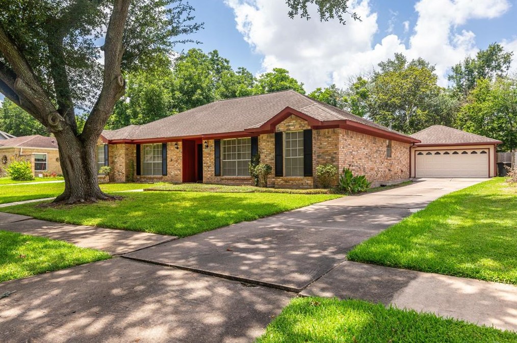 15510 Baybrook Dr, Houston, TX 77062-3412
