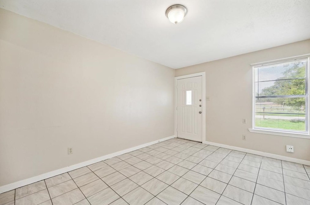 910 S 3rd St, Richmond, TX 77469