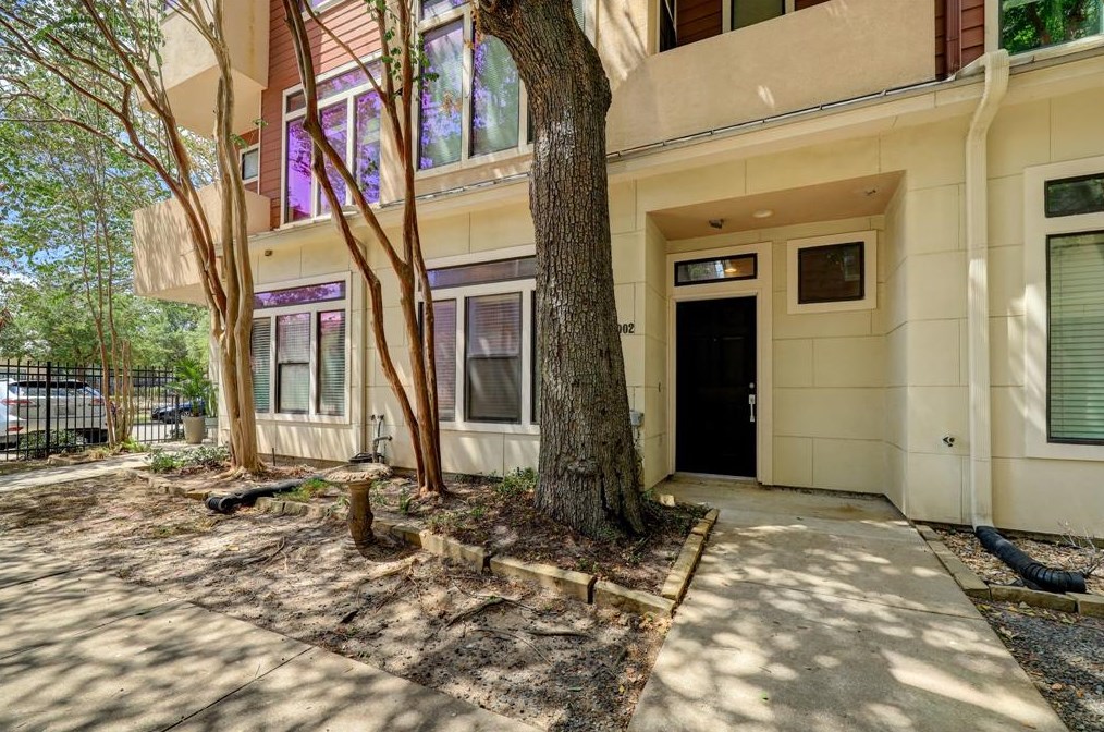1002 Yale St, Houston TX  77007-1537 exterior