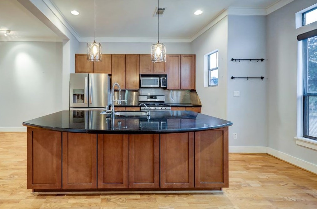1002 Yale St, Houston TX  77007-1537 exterior