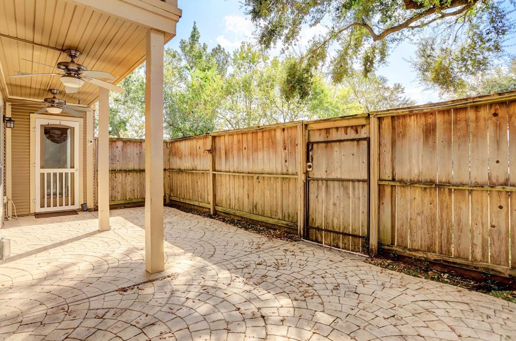 1311 Antoine Dr, Houston TX  77055-6957 exterior