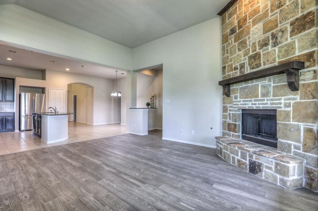 8206 Laughing Falcon Trl, Conroe, TX 77385