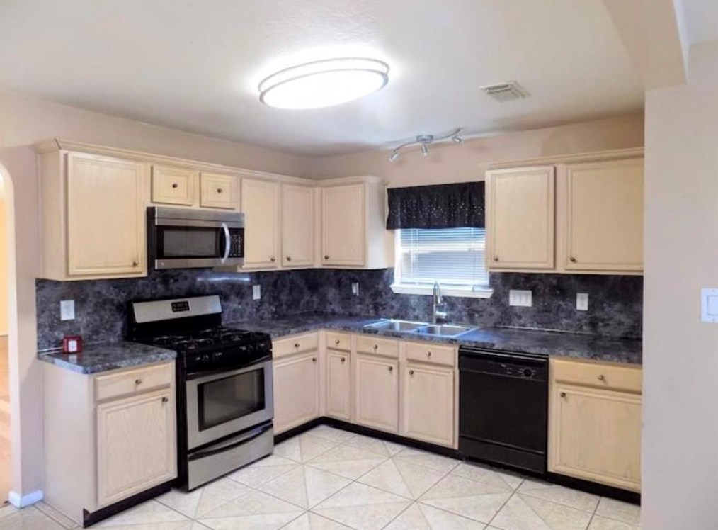 2218 Heatherwood Dr, Missouri City, TX 77489