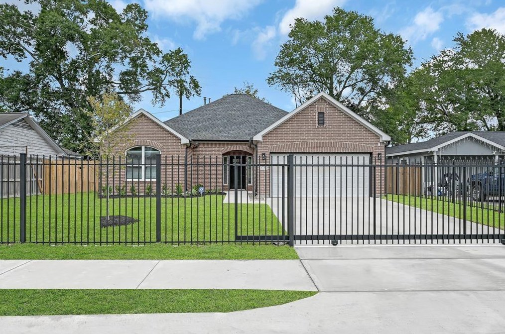5731 Doulton Dr, Houston, TX 77033