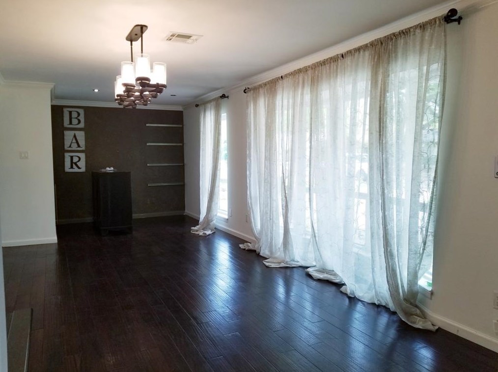 1915 Mallard Dr, Houston TX  77043-2916 exterior