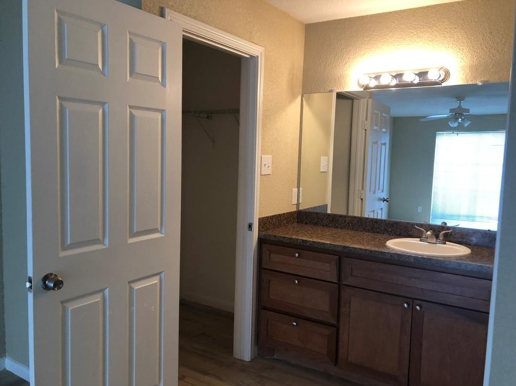 2750 Holly Hall St, Houston TX  77054-4109 exterior