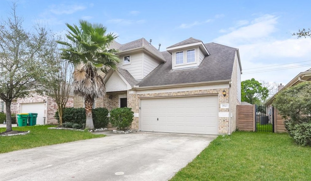 2544 Pelican Dr, Taylor Lake Village, TX 77586