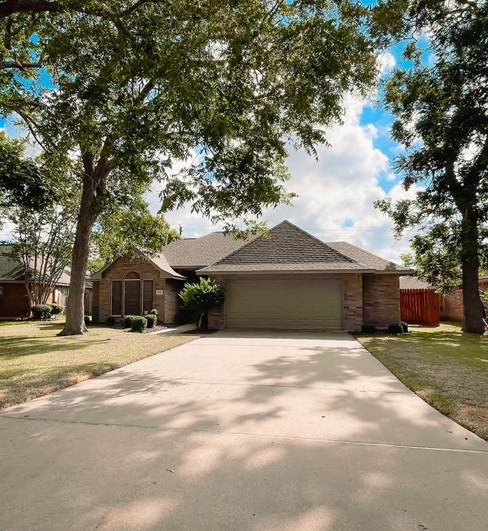 117 Jamestown Ave, Richwood, TX 77531-4757