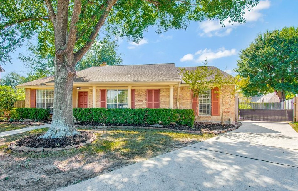 10119 Twilight Moon Dr, Houston, TX 77064-4444
