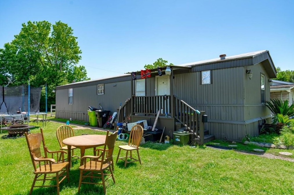 2211 3rd St, Richmond, TX 77471