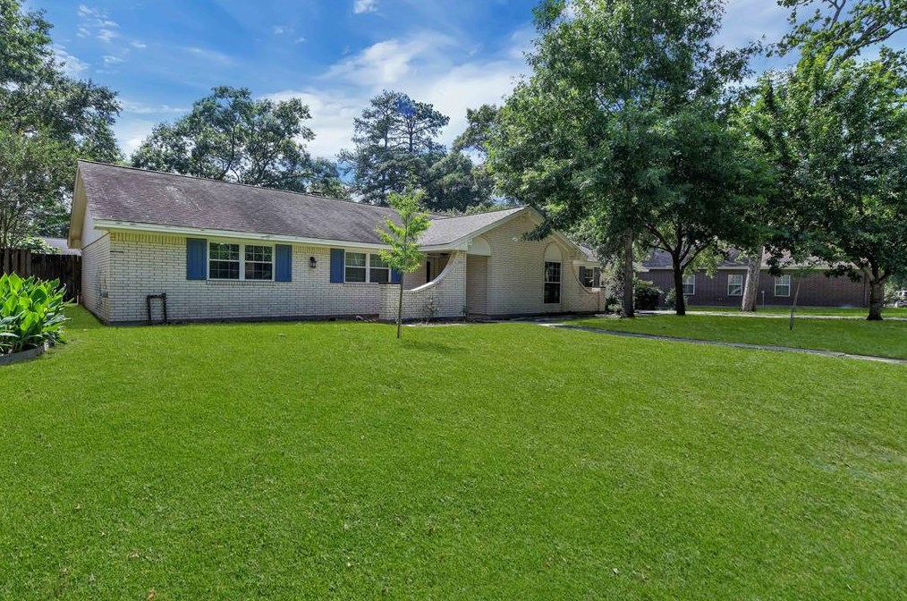 111 Ridgewood Rd, Conroe, TX 77304-1778
