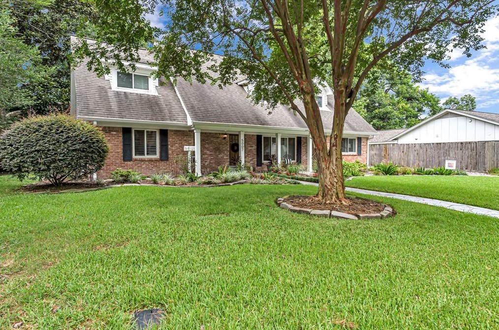 5007 Treebark Ln, Houston, TX 77018-1236