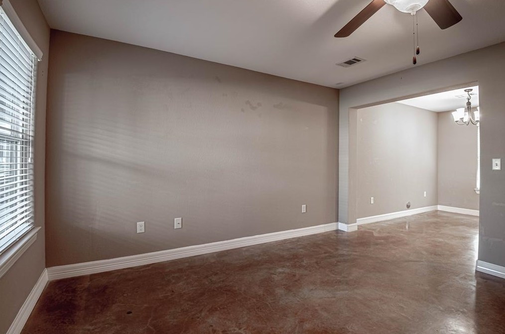2002 20th St #103, Huntsville, TX 77340