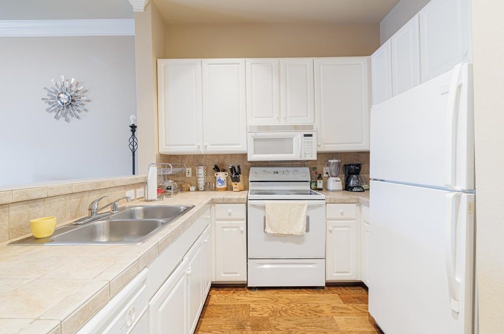 2400 Mccue Rd Apt 144, Houston, TX 77056
