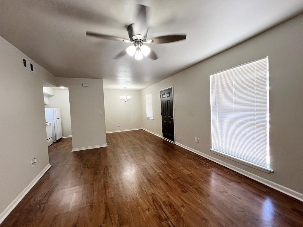 321 E Cedar St #7, Angleton, TX 77515