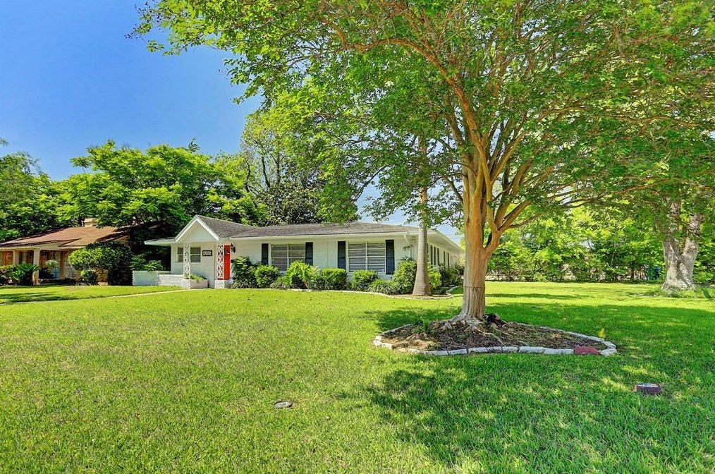 9602 Val Verde St, Houston, TX 77063-3702