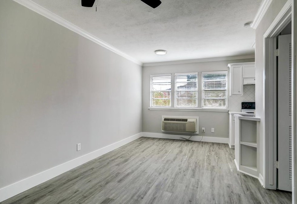 3618 Garrott St #8, Houston, TX 77006