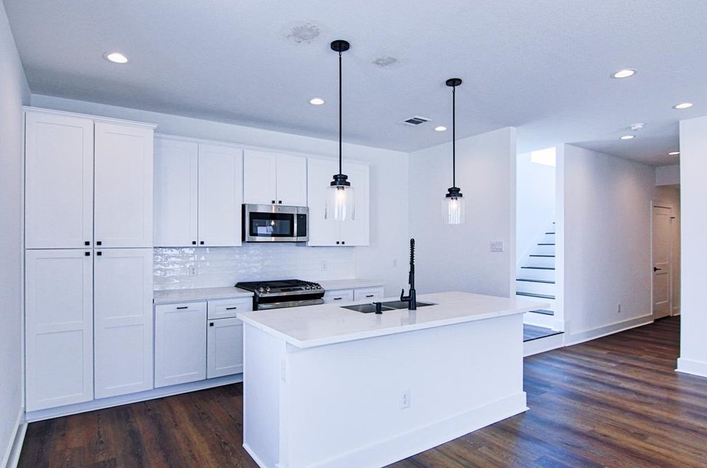 253 Julia St, Houston, TX 77022-3163