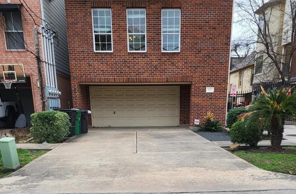 921 Birdsall St, Houston, TX 77007-5107