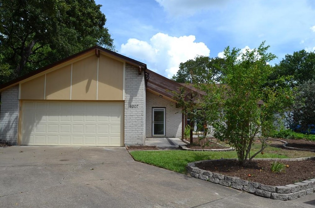 6207 Holly View Cir, Houston, TX 77091-2724