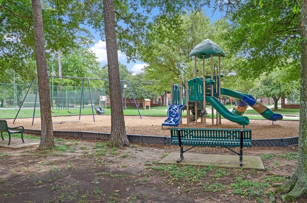 11810 Stillwater Dr, Houston TX  77070-1204 exterior