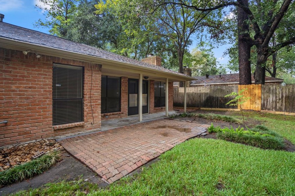 11810 Stillwater Dr, Houston TX  77070-1204 exterior
