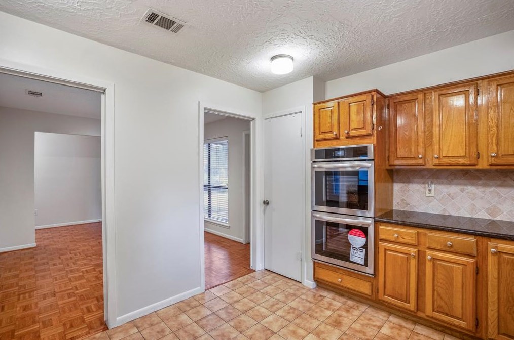 11810 Stillwater Dr, Houston TX  77070-1204 exterior