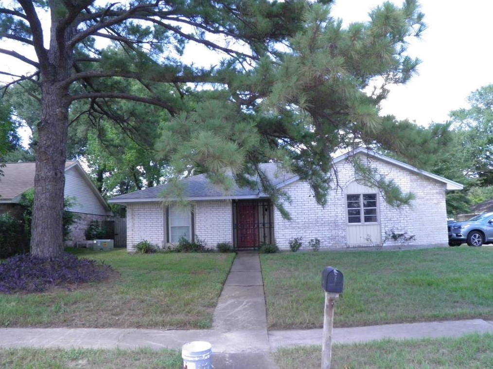 7202 Brook Stone Dr, Houston, TX 77040