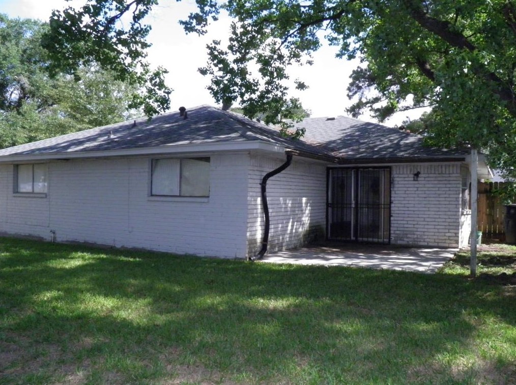 7202 Brook Stone Dr, Houston TX  77040-4710 exterior