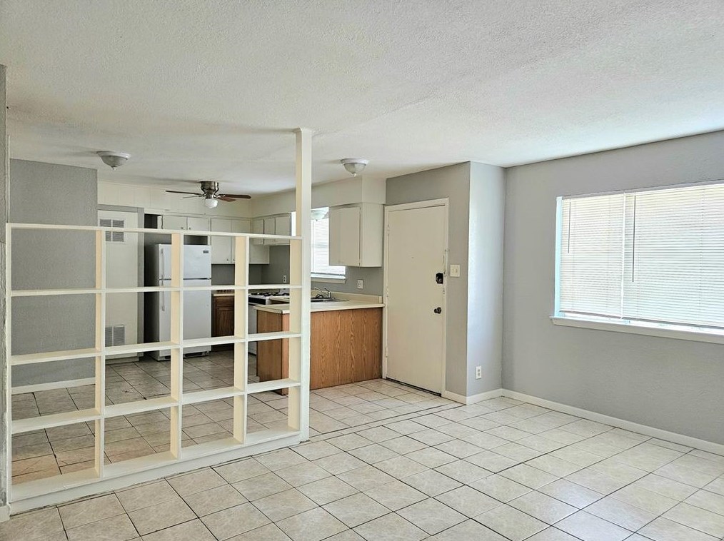 1109 Broadway St #8, Galveston, TX 77550