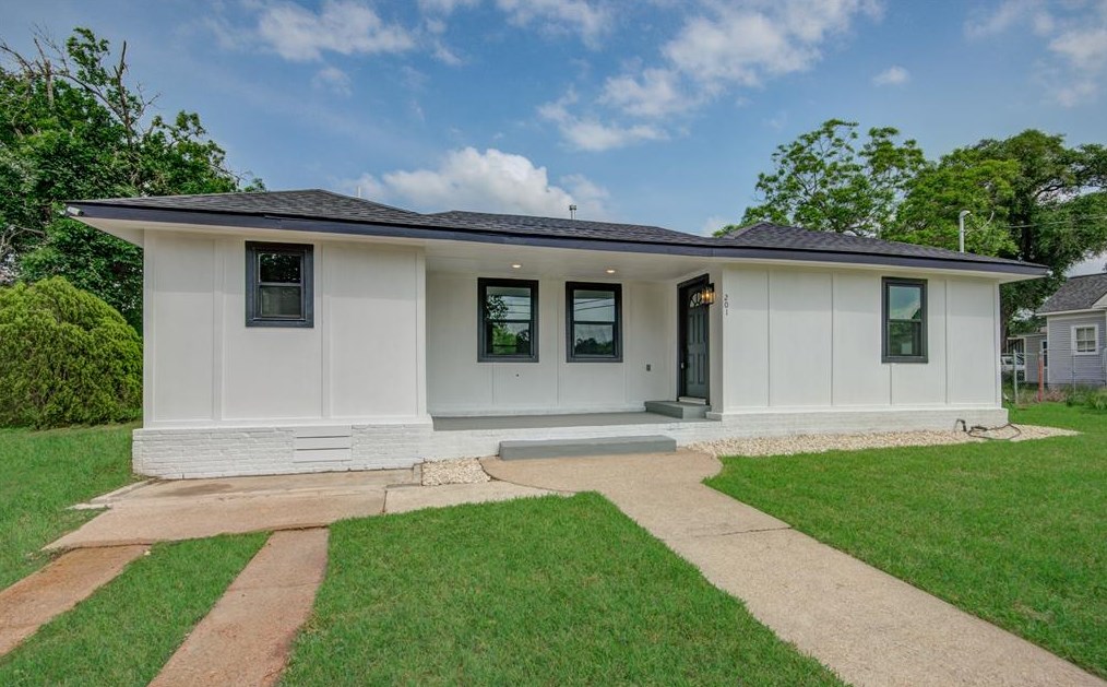 201 N Curry St, Bellvue, TX 77418