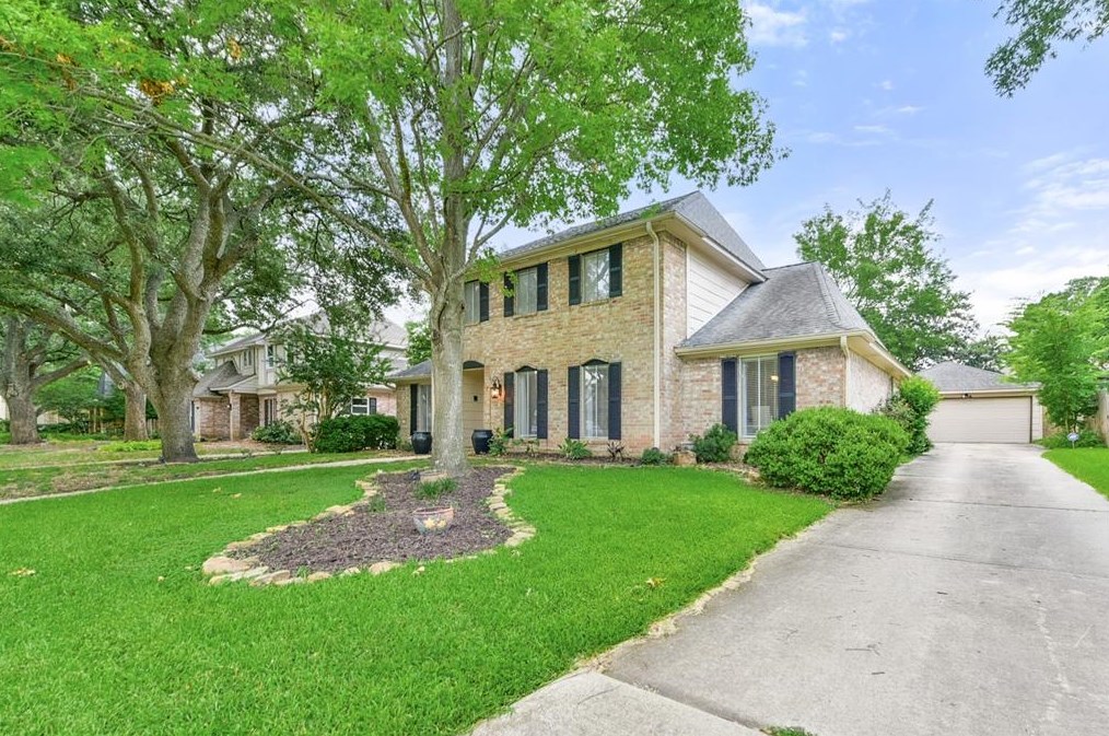 12011 Riverview Dr, Houston, TX 77077-3035
