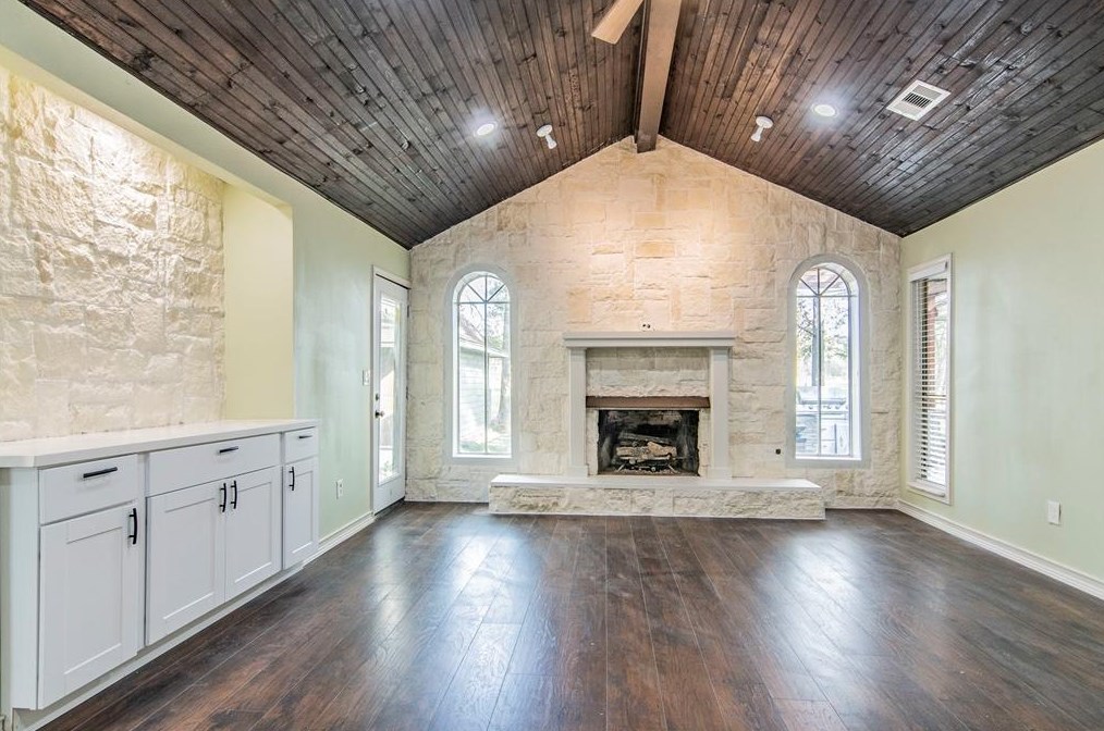 716 River Plantation Dr, Conroe, TX 77302