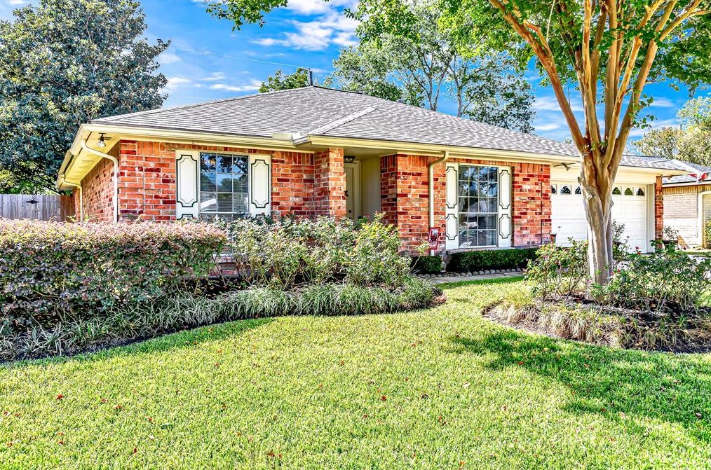 16351 Sierra Grande Dr, Houston, TX 77083-3823
