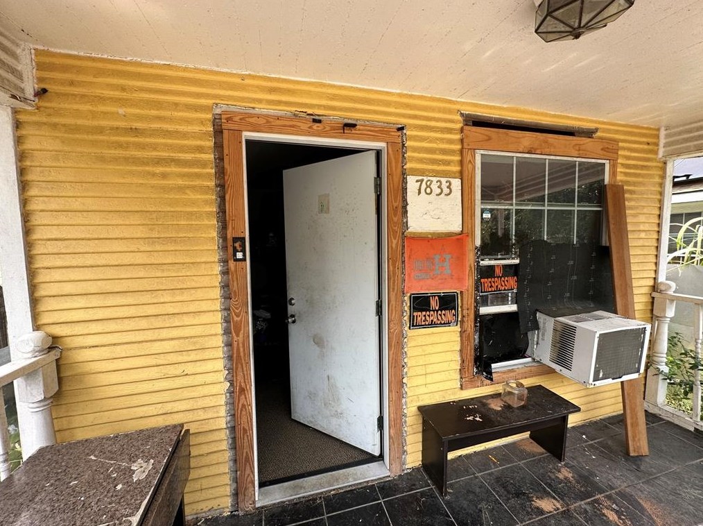 7833 Sherman St, Houston, TX 77012-1336
