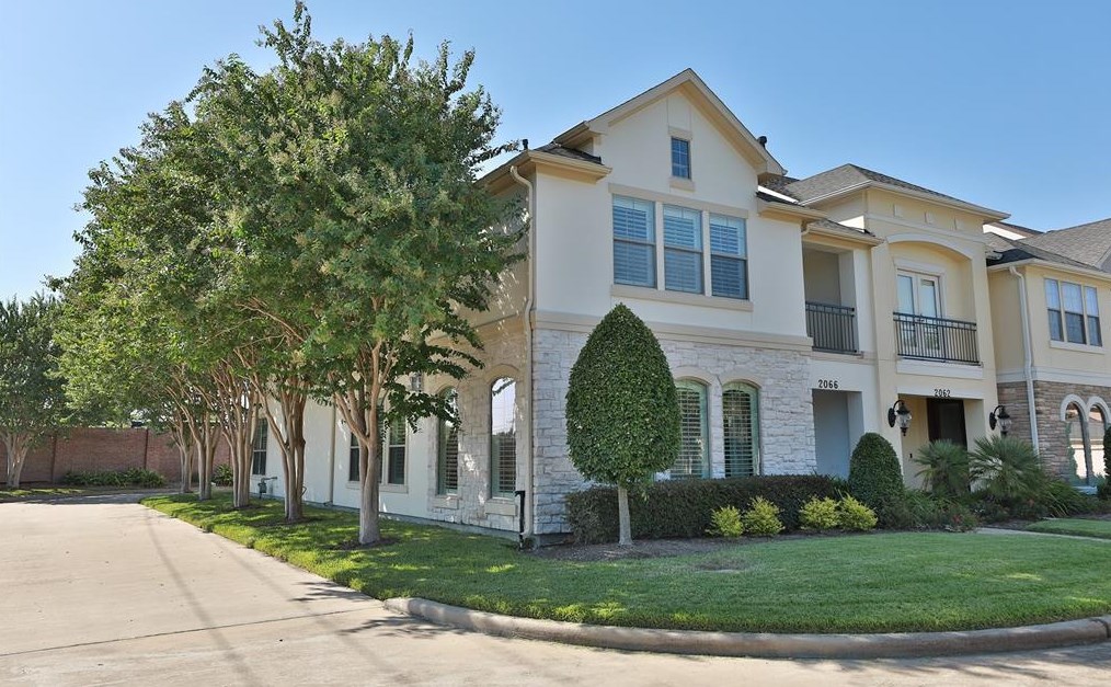 2066 Palm Forest Ln, Houston, TX 77077