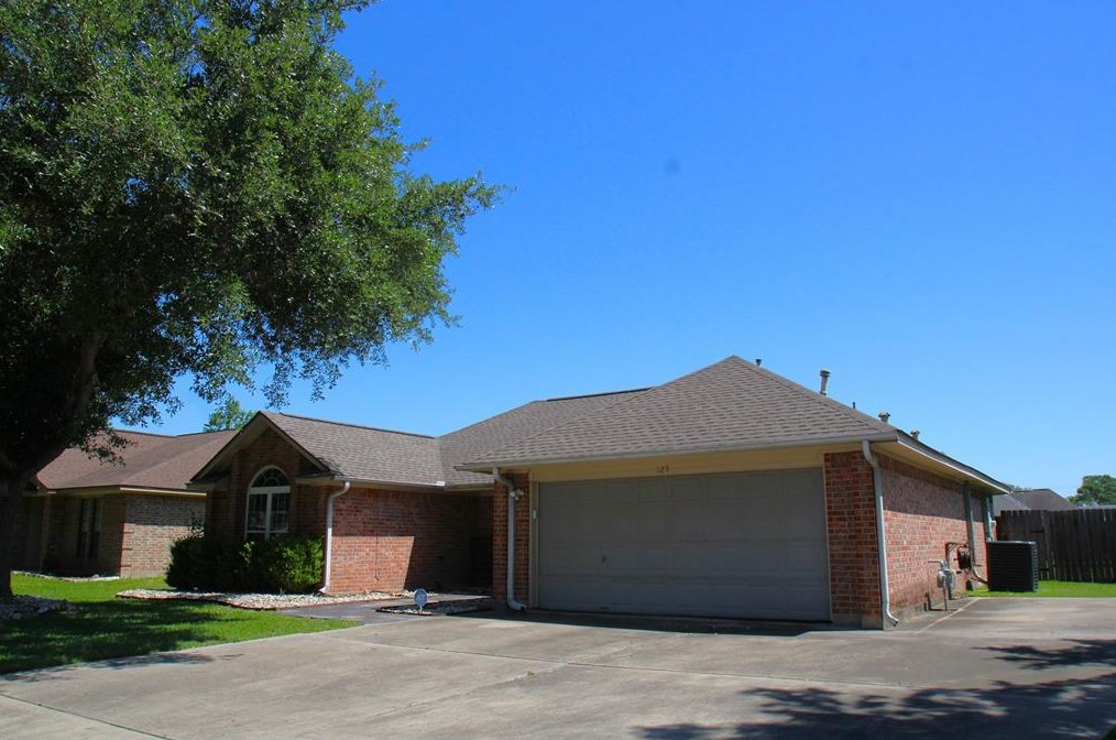 125 Bumelia St, Richwood, TX 77566-5758