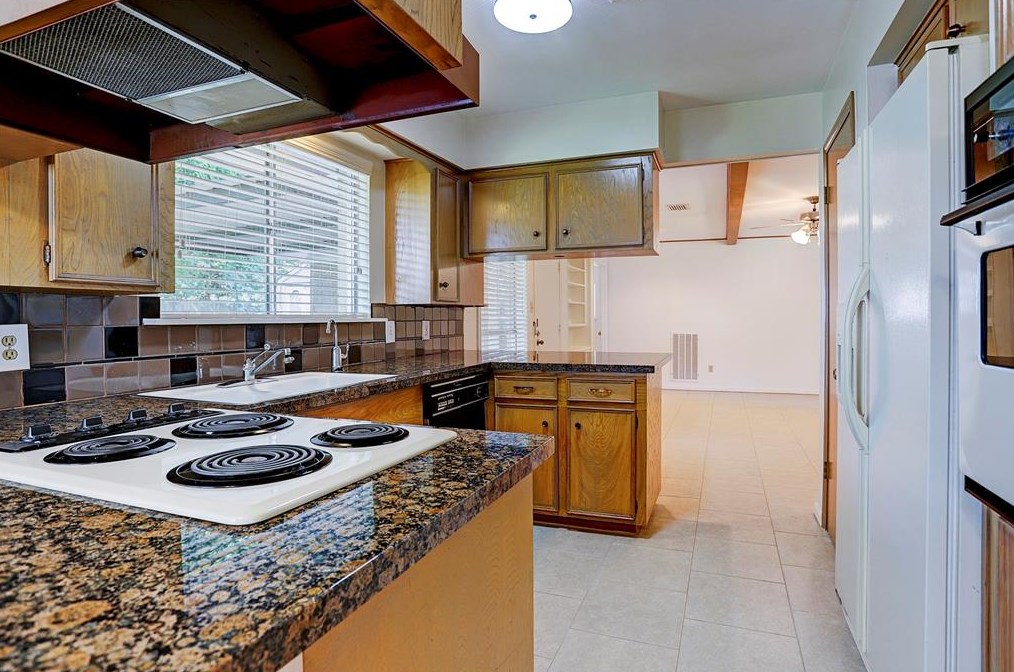 4410 Goldfinch St, Houston TX  77035-5104 exterior