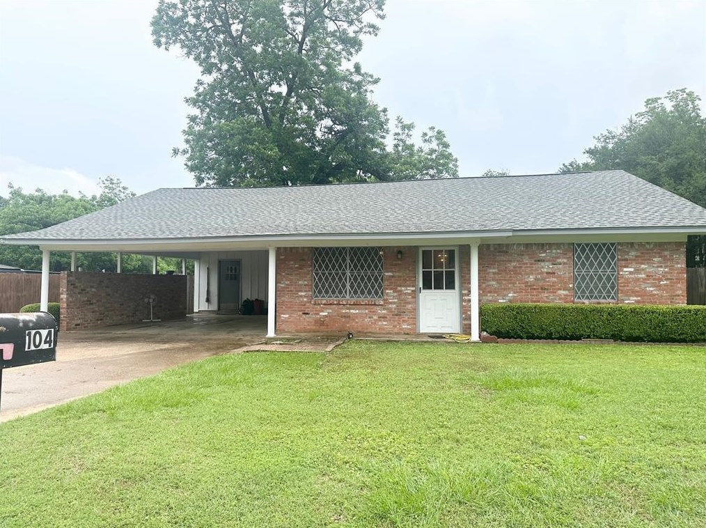 104 Lakeway Dr, Mapleton, TX 75835-1730