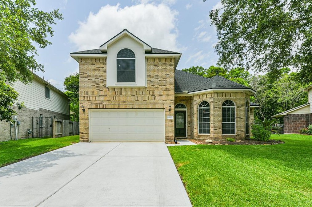 2727 Sterling Fields Dr, Pearland, TX 77584-8161