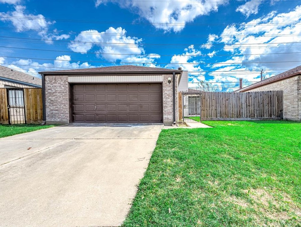 8819 Belle Park Dr, Houston, TX 77099